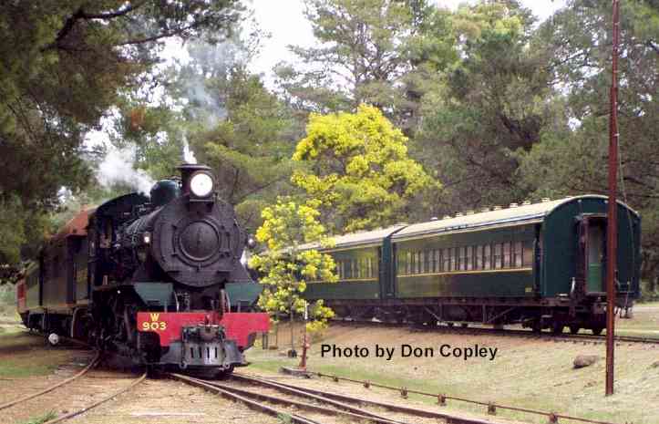 W903 entering Dwellingup yard with sleeping cars in the shunting neck.