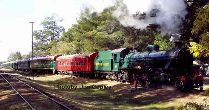 W903 and extended consist depart Dwellingup