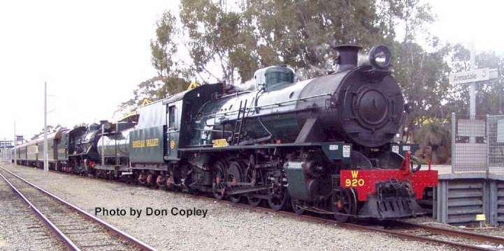 W920 and 903 await the right away at Armadale Station 190904