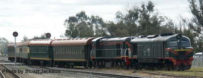 The Forest Ranger arrives at Pinjarra with failed Xa 1401 assisted by C1702. Photo by Stuart Jackson